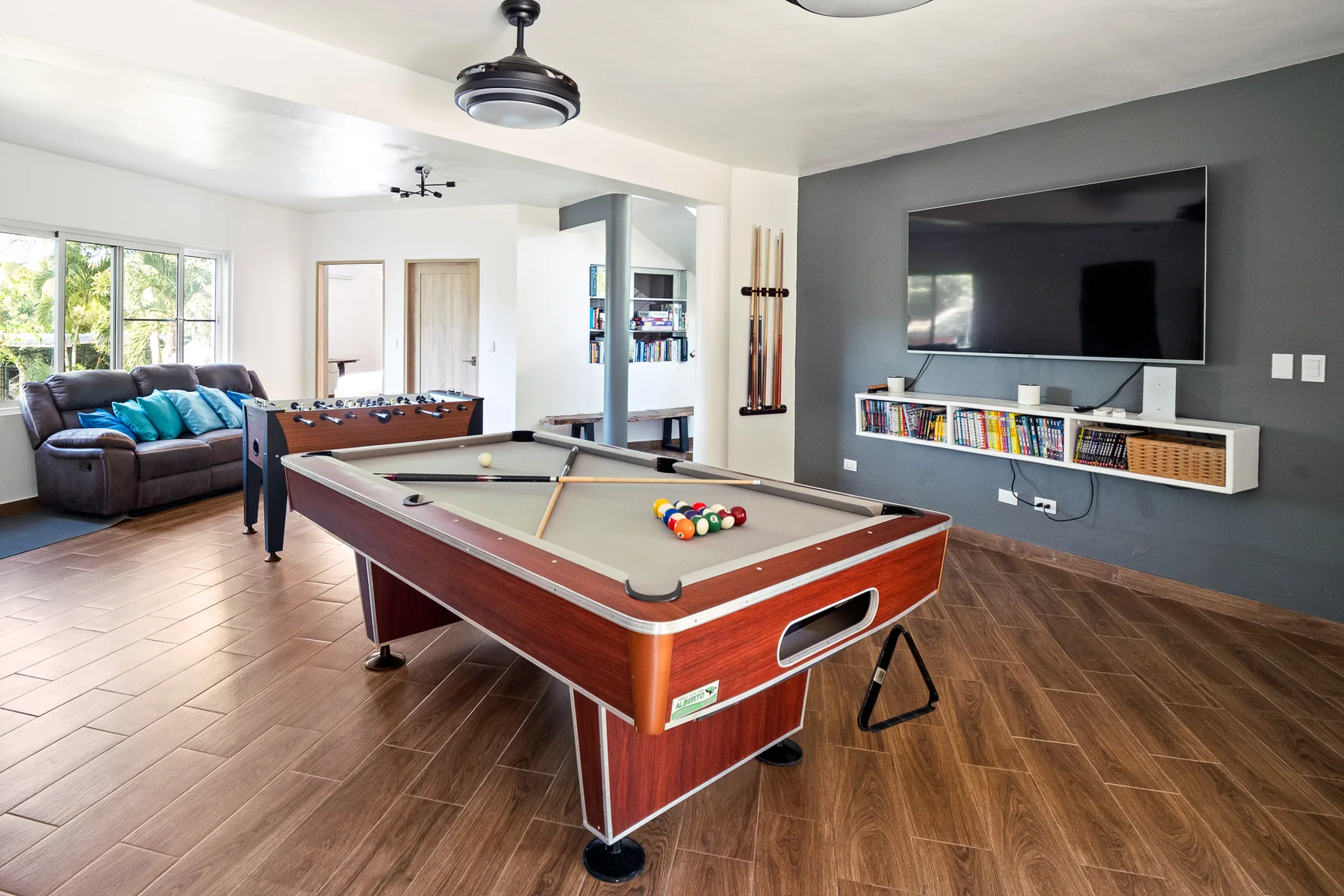 Games room with pool table